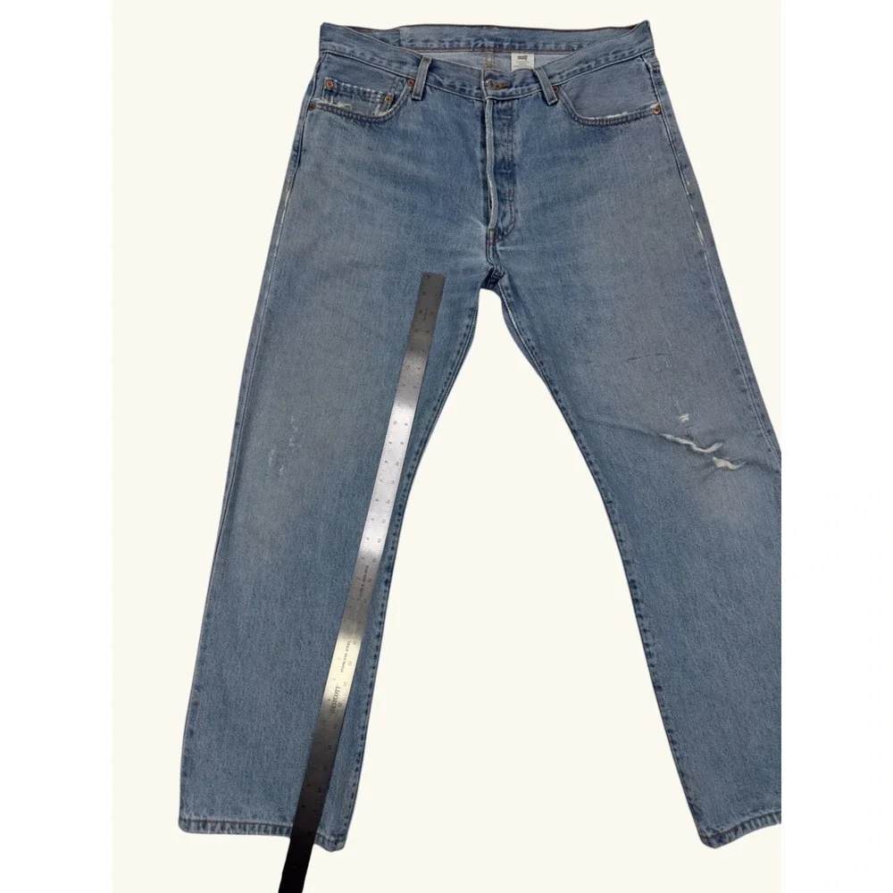 Levis wash distressing